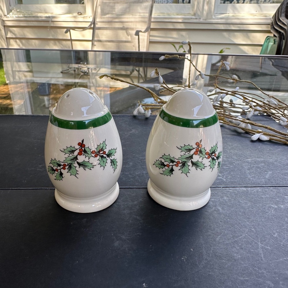 Spode Christmas Tree Holly Berry Salt & Pepper Shakers Set England Vintage
